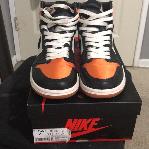 WOMENS JORDAN 1s SATIN SHATTERED BACKBORDS - Picture 3 of 8